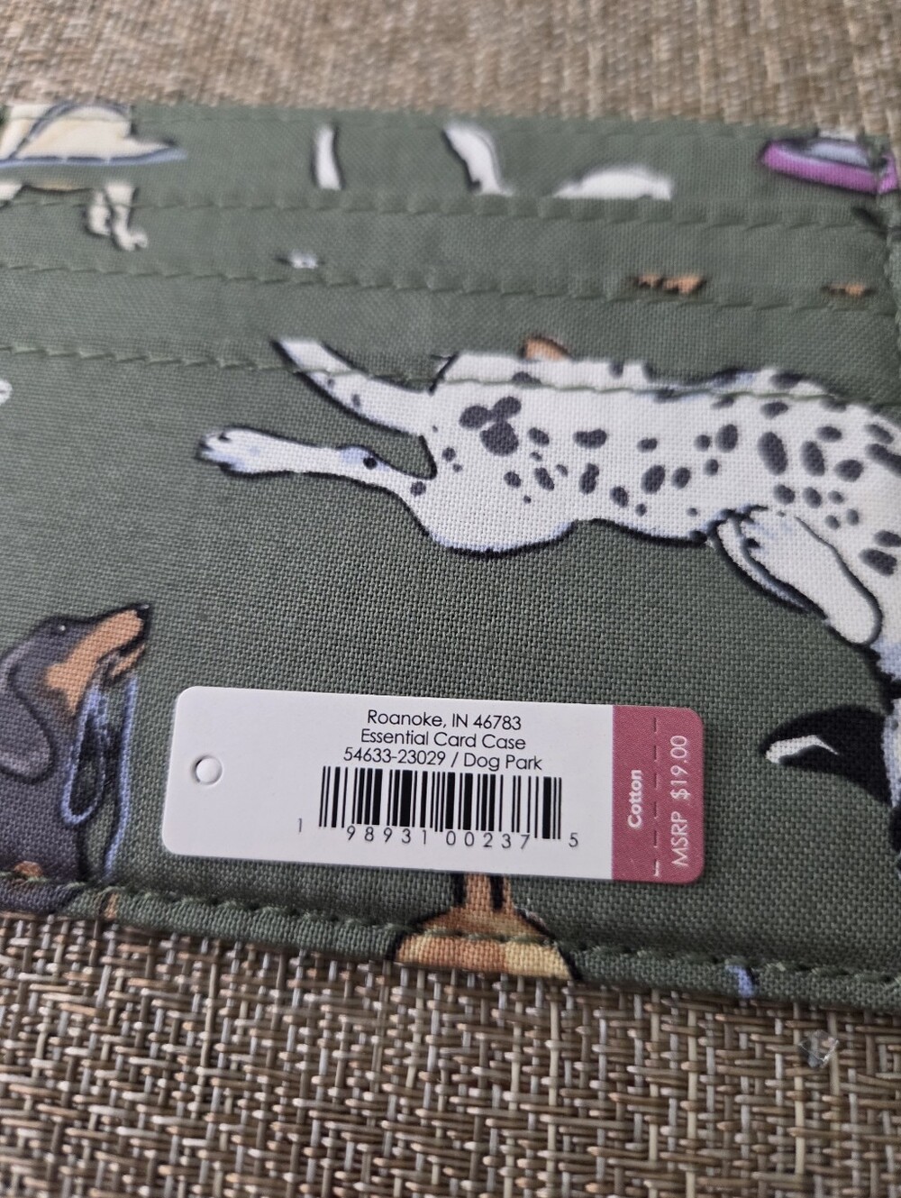 Vera Bradley Olive Green Dog Print Quilted Card Holder - Picture 3 of 3